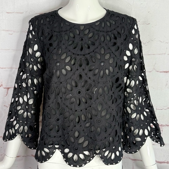 ANN TAYLOR MP Black Cotton Scalloped Eyelet 3/4 Bell Sleeves Medium PETITE Top - Picture 3 of 15